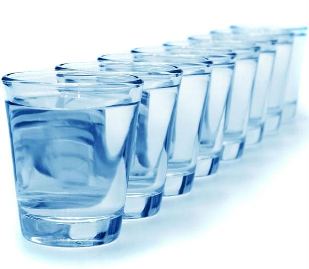 Прием достаточного количества воды необходим для поддержания здоровья почек