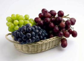Виноград - один из самых популярных и вкусных плодов, богатый витаминами А, С, В6 и фолиевой кислотой, а также калием, кальцием, железом, фосфором, магнием и селеном
